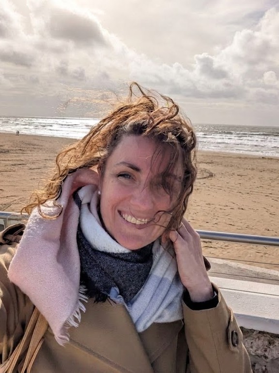 Alicia Desmons — Esprit irisé